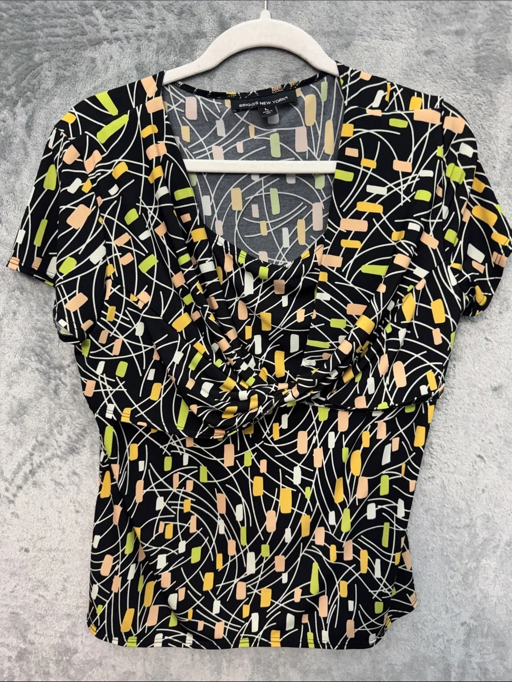 Briggs New York Lg Black Short-Sleeve drape neckTwist-Front Top geometric USA